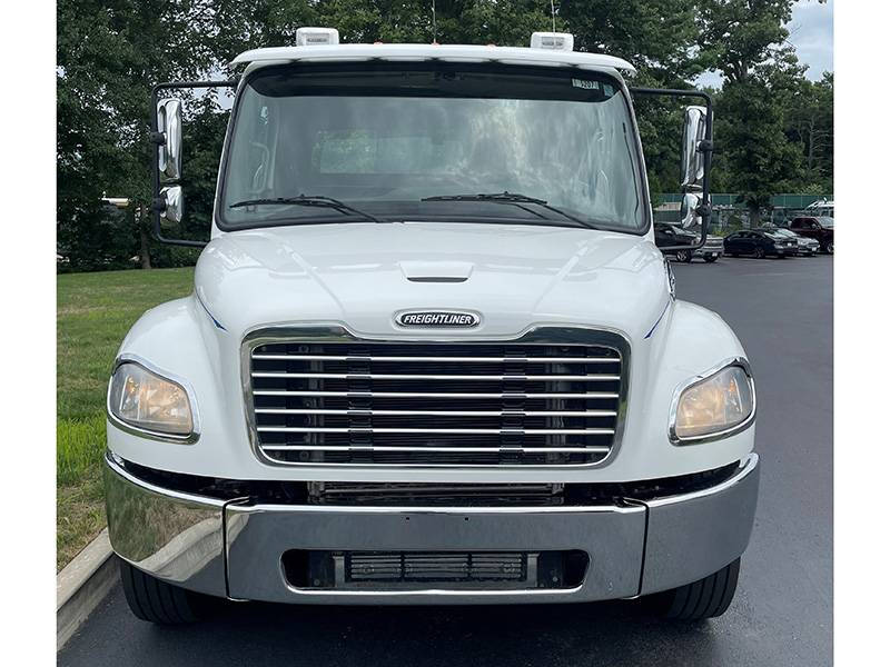 2018 Freightliner M2 White 21' Steel LCG (Key#5207) 4